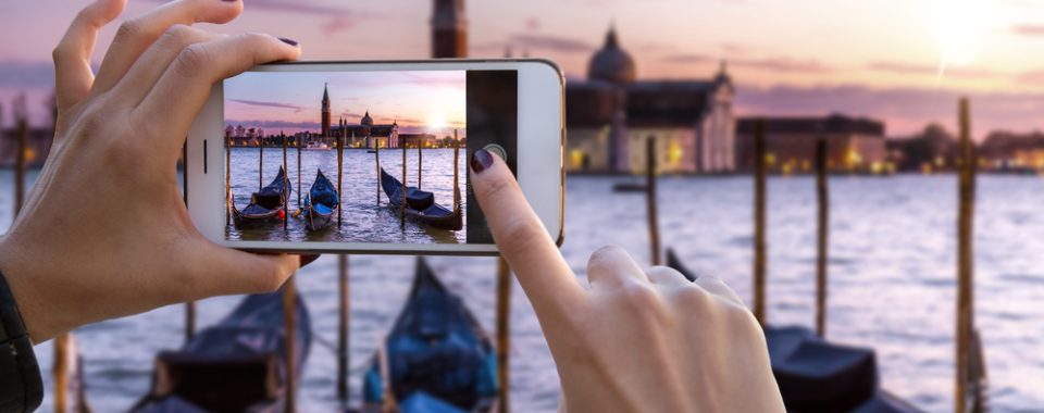 will-airbnbs-foray-into-photography-services-succeed-or-fizzle-out