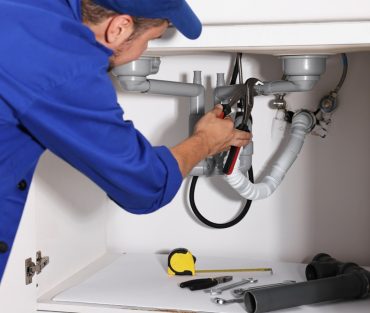 Professional,Plumber,Fixing,Piping,System,At,Home